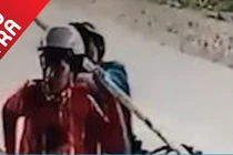 Video: Cận cảnh pha giật dây chuyền táo tợn ở Củ Chi 