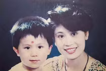 Bốn người thoát chết trên chiếc xe con nằm ngang đường cao tốc