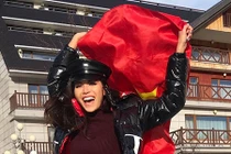  Minh Tú tươi cười giữa ồn ào bị khiếu nại mua giải hoa hậu