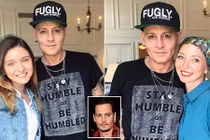 “Cướp biển” Johnny Depp xuất hiện già nua bên fans