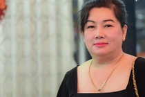 Bà Dung Bình Dương khuyên Cát Phượng đừng khóc giả tạo