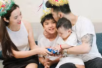 Hot Face sao Việt: Ưng Hoàng Phúc cưng nựng con trai riêng của vợ