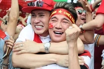 Đàm Vĩnh Hưng khóc khi U23 Việt Nam vuột chức vô địch