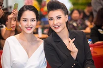 Vẻ đẹp “gái một con...” của hai cô nàng Giáp Tuất