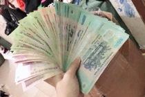 Trời trở rét, chủ shop hàng thùng thu về 35 triệu đồng/ngày