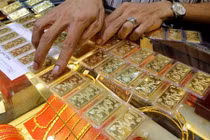 Giá vàng hôm nay 5/9: USD tăng vọt, vàng tiếp tục giảm mạnh