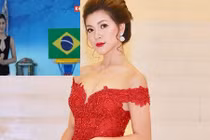 Nữ MC mặc bikini dẫn World Cup: Câu view phản cảm!