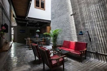 Ngôi nhà giống như một thiền viện thanh tịnh giữa Sài Gòn