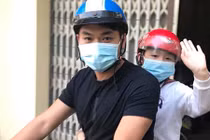 Hot Face sao Việt: Chồng trẻ Lê Phương lái xe đưa con riêng đi học