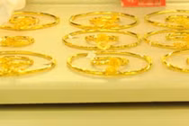 Giá vàng hôm nay 5/4: Rủi ro lớn, vàng vọt lên đỉnh