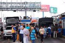 Tài xế lại phản ứng, kẹt xe hàng km tại BOT T2 Cần Thơ