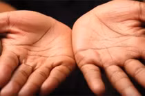 Video: Sở hữu vân mắt Phật trên tay hưởng trọn đời an nhiên