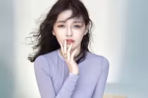 “Gái 2 con” Đại S đẹp hút hồn trên bìa tạp chí