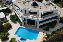 Biệt thự đẹp như mơ giảm nửa giá vẫn không ai dám mua