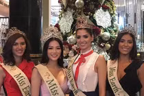  Hoa hậu Phương Khánh đón Giáng sinh sớm cùng dàn á hậu