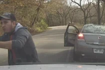 Cảnh đấu súng “căng” như phim giữa cảnh sát Mỹ và nghi phạm 