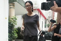 Ngô Ỷ Lợi lộ vẻ mệt mỏi giữa ồn ào con gái cầu cứu