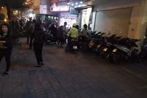 Nhiều điểm trông xe tự phát "chặt chém" người đến chùa Phúc Khánh giải hạn