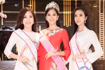 Trần Tiểu Vy, Phương Nga thay 5 bộ trang phục, xinh đẹp đi giao lưu