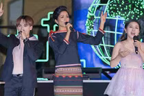 H'hen Niê hòa giọng cùng Trung Quân, Bảo Trâm tại sự kiện