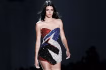 Vẻ gợi cảm của siêu mẫu lương cao nhất thế giới diễn ở VSFS