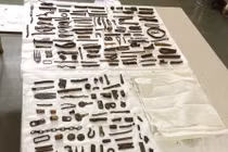 Kinh hãi gắp 227 mẫu kim loại trong bụng người đàn ông