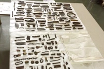 Kinh hãi gắp 227 mẫu kim loại trong bụng người đàn ông