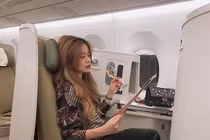 Hoàng Thùy Linh đổi liên tục 3 màu tóc chỉ trong vài ngày