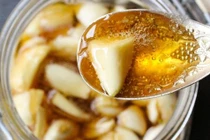 Ăn tỏi ngâm mật ong mỗi ngày vì lợi ích sức khỏe tuyệt vời 