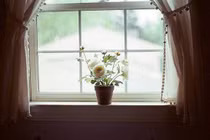 Chiếc khăn tay cũ tiết lộ bí mật động trời của bố chồng