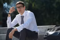 8 thói quen hàng ngày không ai ngờ có thể gây hại cột sống