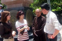 Tiếng chuông chùa nơi đầu sóng ngọn gió