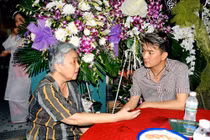 Nghệ sĩ thương tiếc viếng nhạc sĩ Thanh Sơn