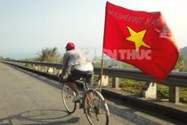 Xuyên Việt bằng chiếc xe đạp đi... mượn