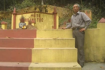 Bát hương trên mộ tự bốc hoả dù không có gió