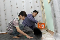 Chuyên gia bật mí cách lát sàn nhựa phẳng và đẹp