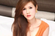 Đinh Phương Ánh khoe vòng một căng tròn trong phòng ngủ