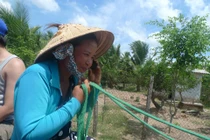 Những cô gái lái xe ngựa trên đất cù lao