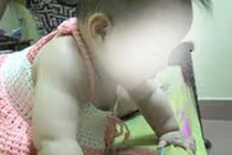 Con chết thảm do mẹ vừa trông vừa làm