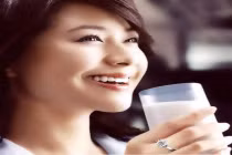 Vì sao uống sữa lại đau đầu, chóng mặt, buồn nôn ...?
