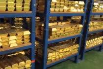 Video: “Đột nhập” hầm vàng 315 tỷ USD của Ngân hàng Anh