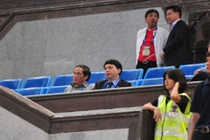 Quan chức VFF nào phải uống rượu “tự trọng” từ CĐV?