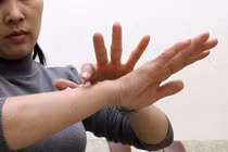 Chống nẻ và khô da mùa đông bằng... dầu, mỡ