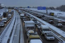 Tắc đường 200 km ở Nga
