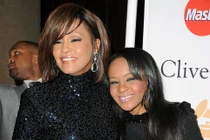 Con gái Whitney Houston sẽ đi cai nghiện