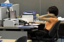 Nguy cơ đĩa đệm thoái hóa do ngồi nhiều