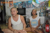 “Quái nhân” nhặt được vợ hơn 9 tuổi ở bãi rác