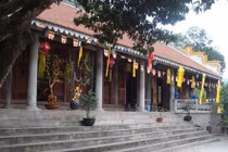 Xác chết tỏa hương tại ngôi cổ tự Thánh Quang