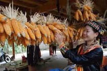 Lạ lùng tục “ngủ thăm” của đàn bà Dao đỏ