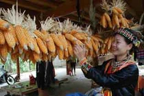 Lạ lùng tục “ngủ thăm” của đàn bà Dao đỏ